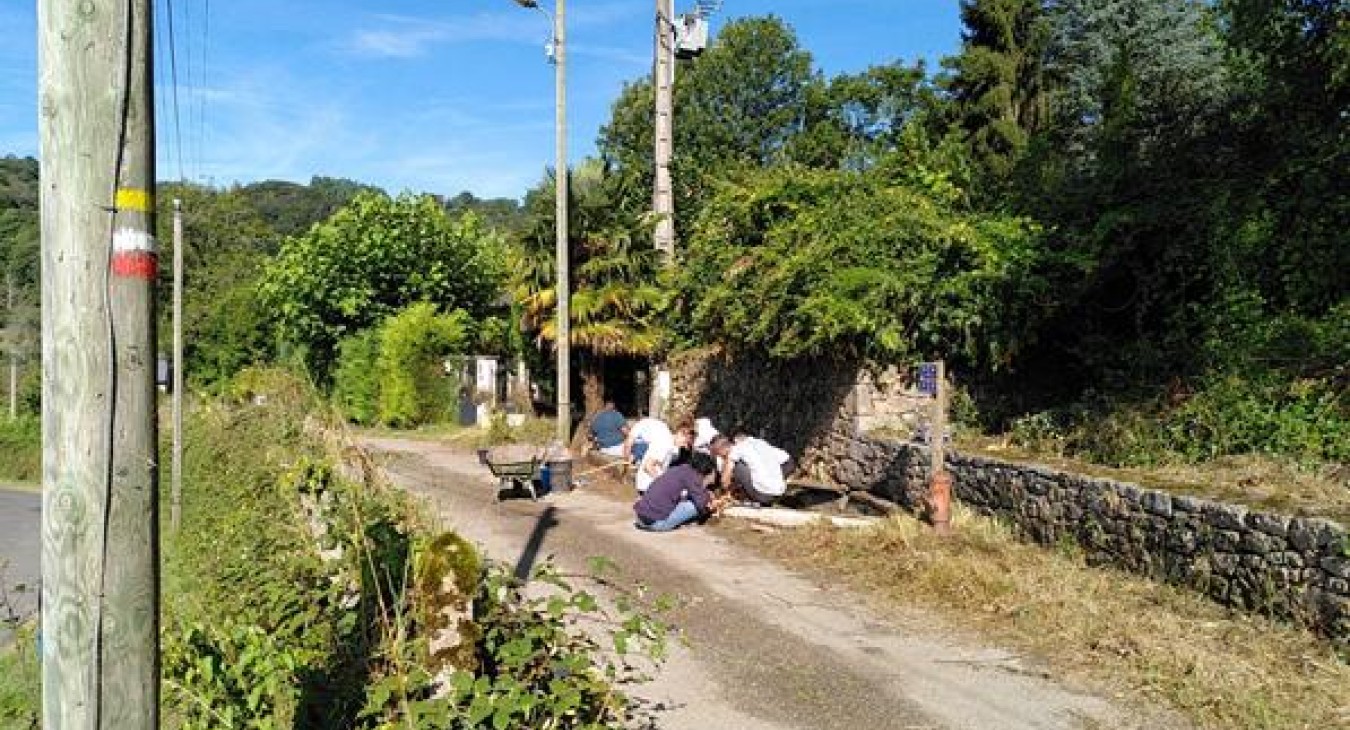 Volunteers working on the restoration of three washhouses and their springs