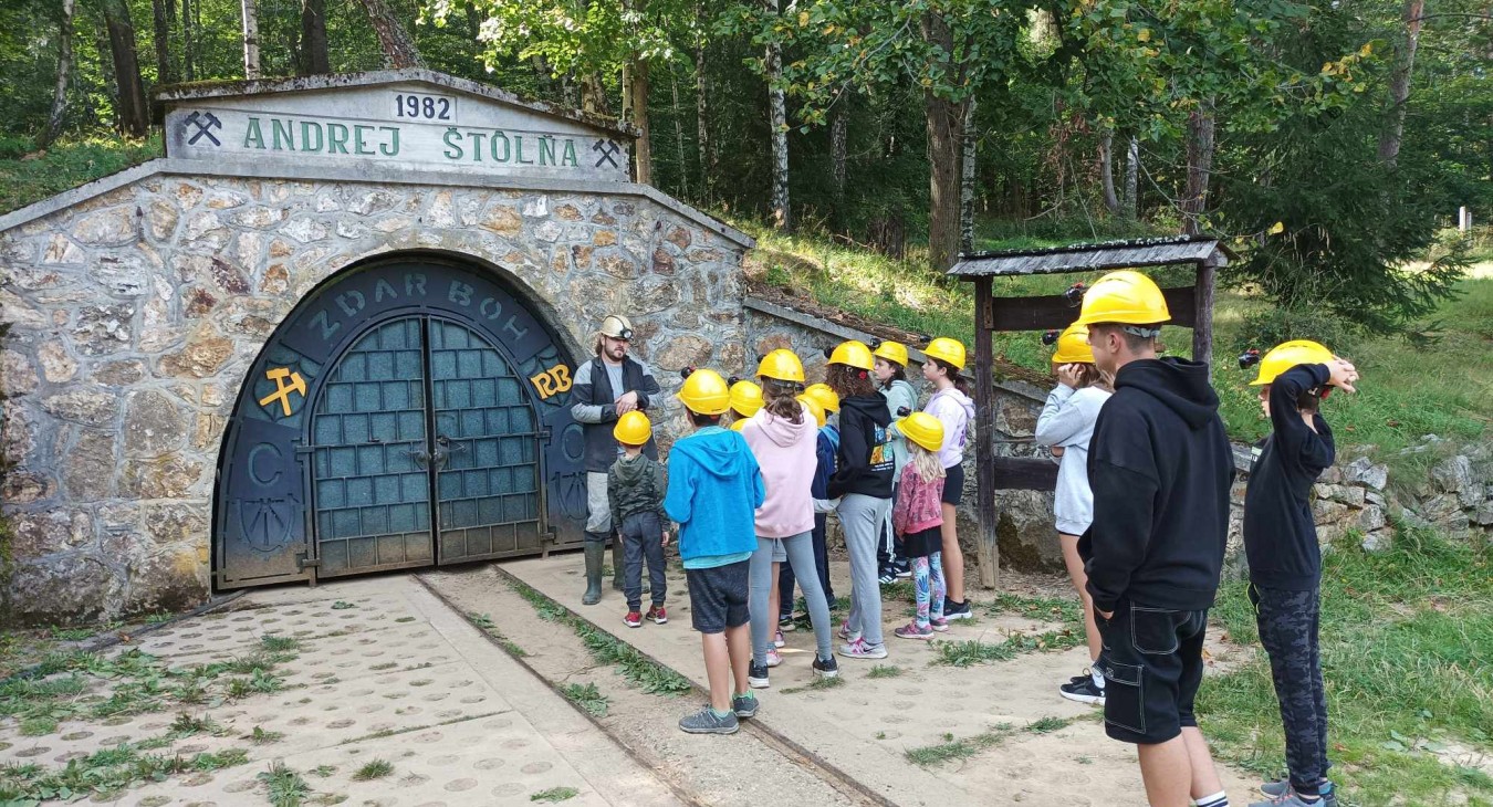 A school visit to the mines